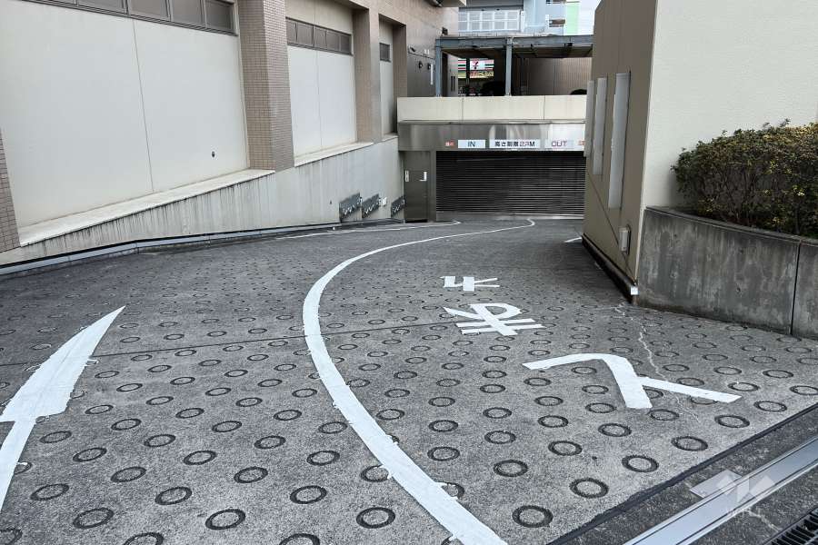 駐車場の出入り口