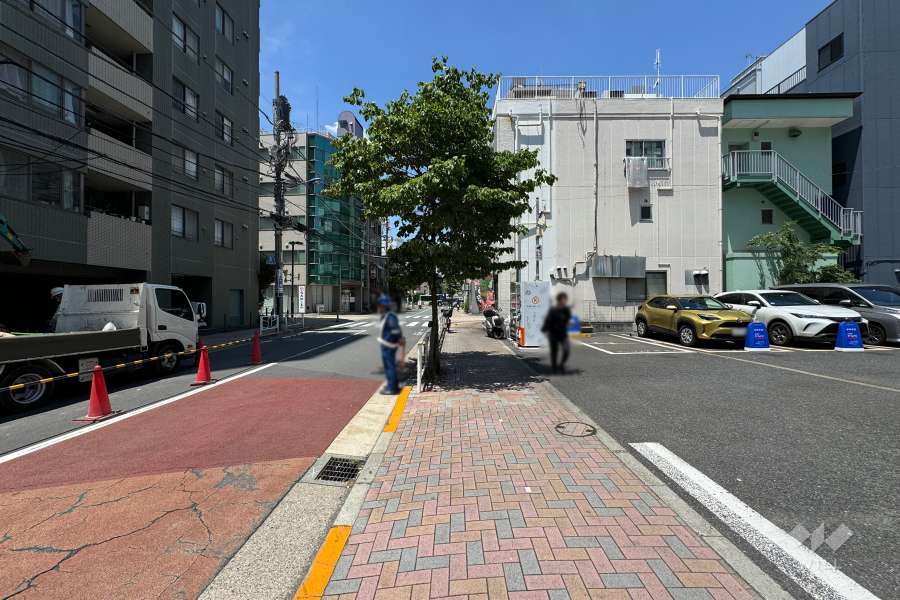 敷地北側の前面道路