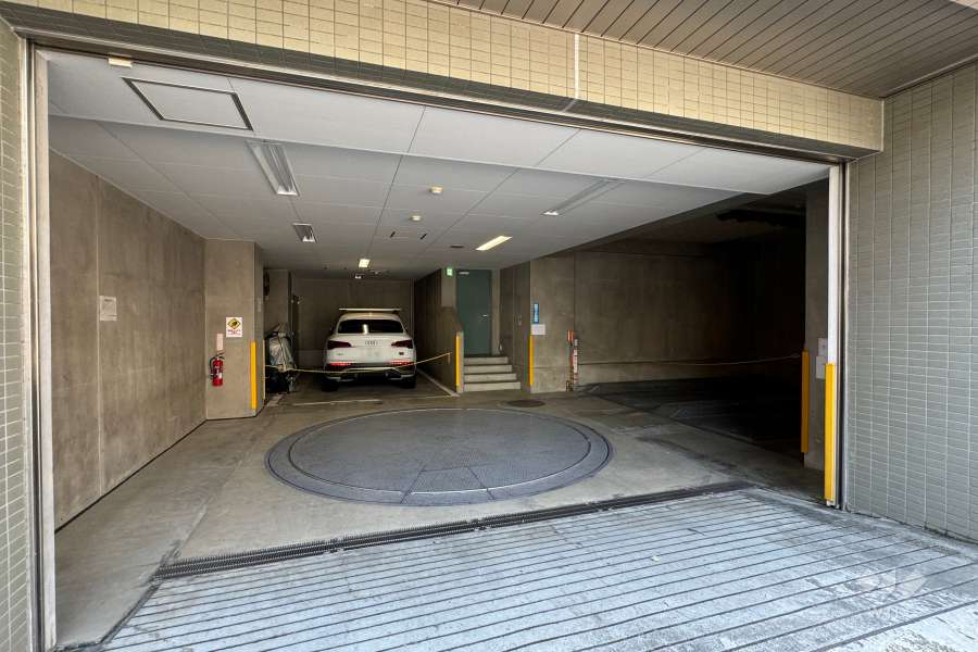敷地内駐車場（屋内機械式）