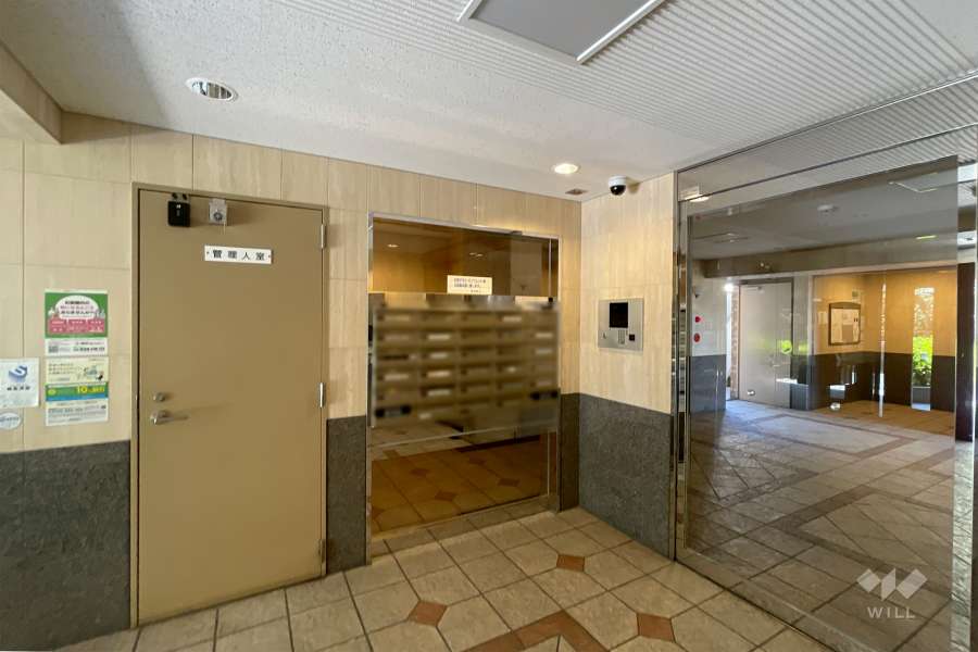 エントランスはオートロック付きです。