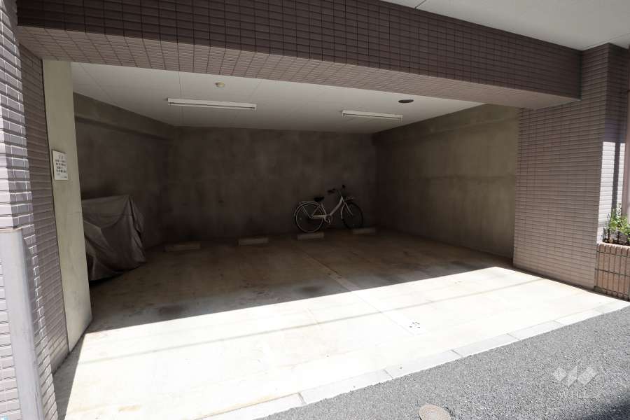 敷地内駐車場（屋内平面式）