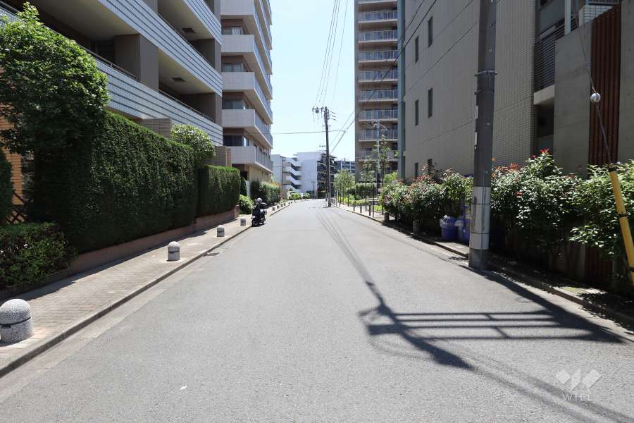 敷地南西側の前面道路