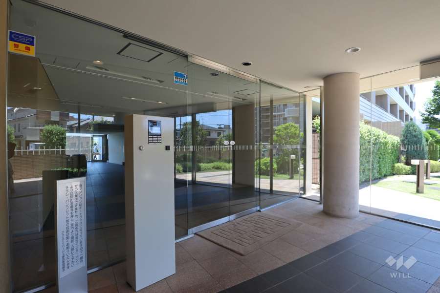 エントランスはオートロック付きです。