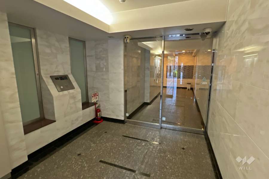 エントランスはオートロック付きです。