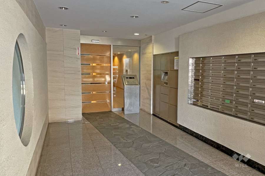 エントランスはオートロック付きです。