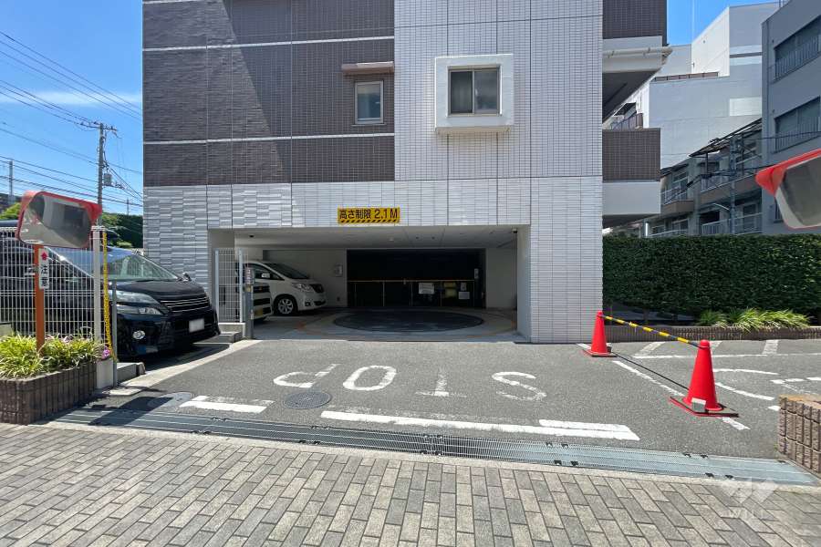 駐車場の出入り口