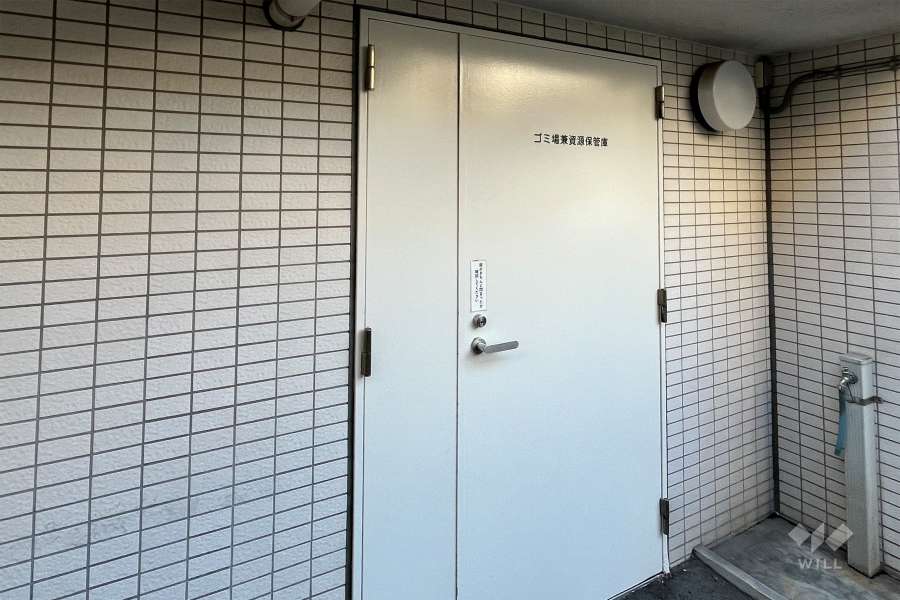 ゴミ置き場入り口