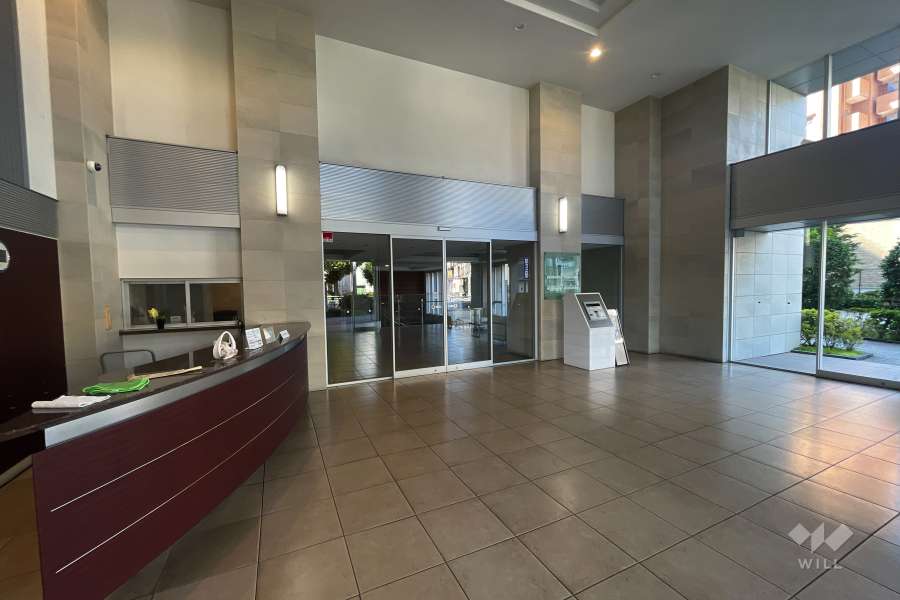 エントランスはオートロック付きです。