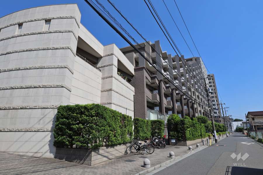 ザ・クレストリヴァシスの外観（北西側から）