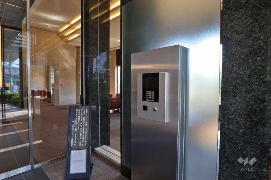 エントランスはオートロック付きです。