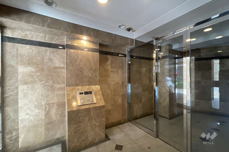 エントランスはオートロック付きです。