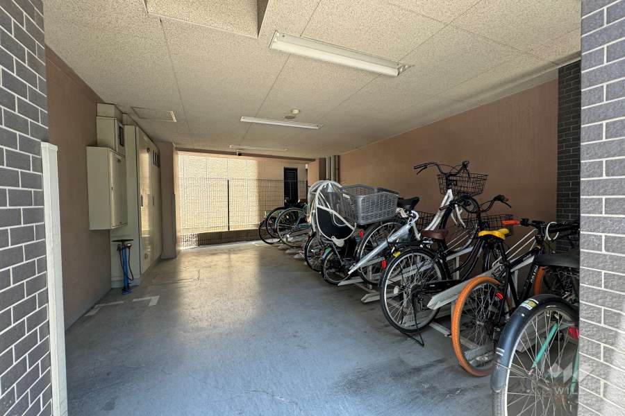 屋内に設けられた駐輪場