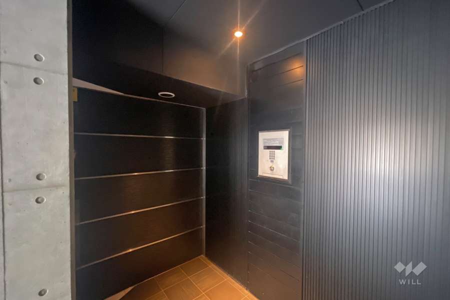 エントランスはオートロック付きです。