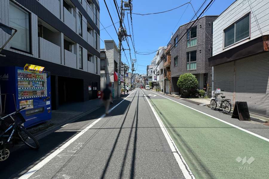 敷地北東側の前面道路