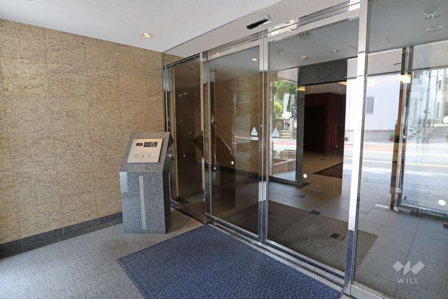 エントランスはオートロック付きです。2