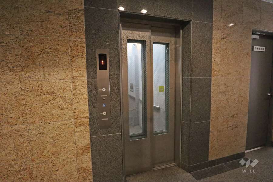 共用のエレベーター