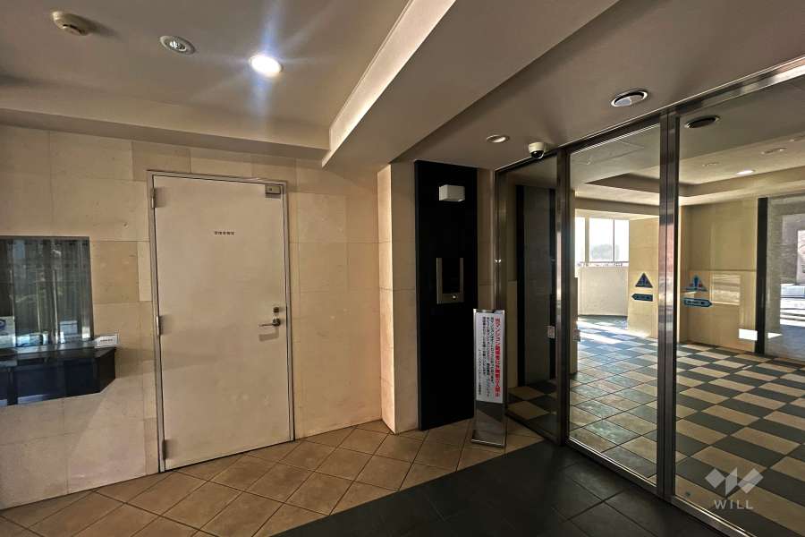 エントランスはオートロック付きです。