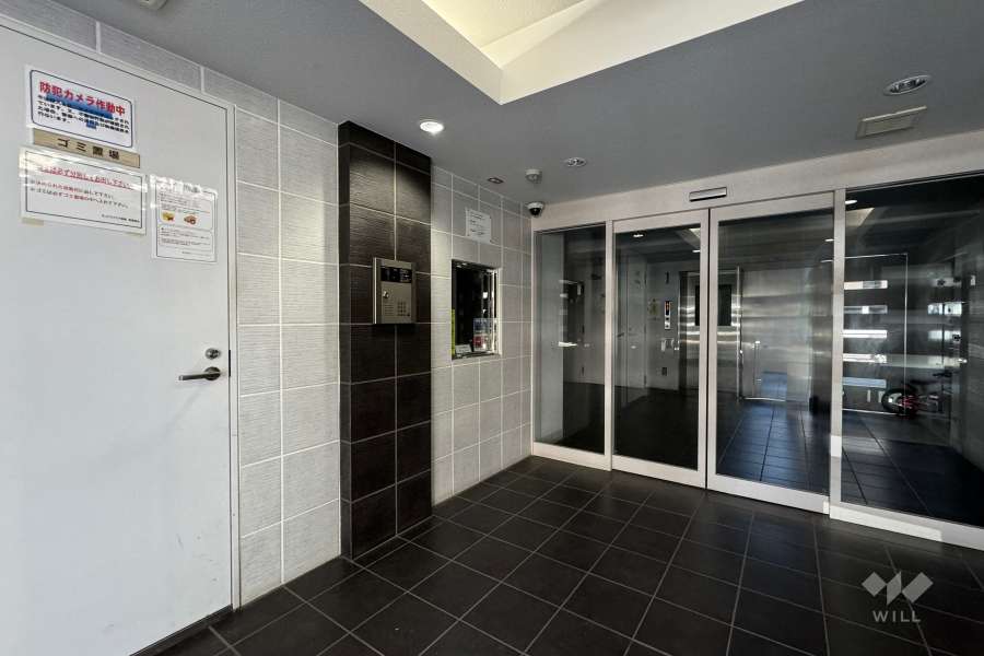 エントランスはオートロック付きです。