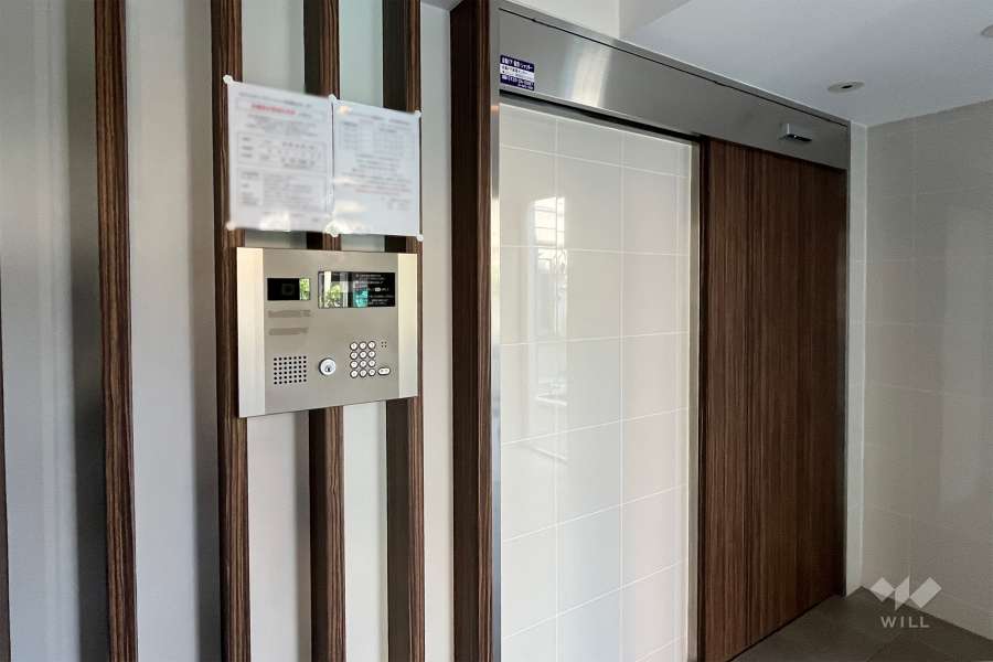 エントランスはオートロック付きです。