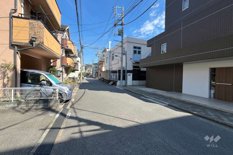 敷地北側の前面道路