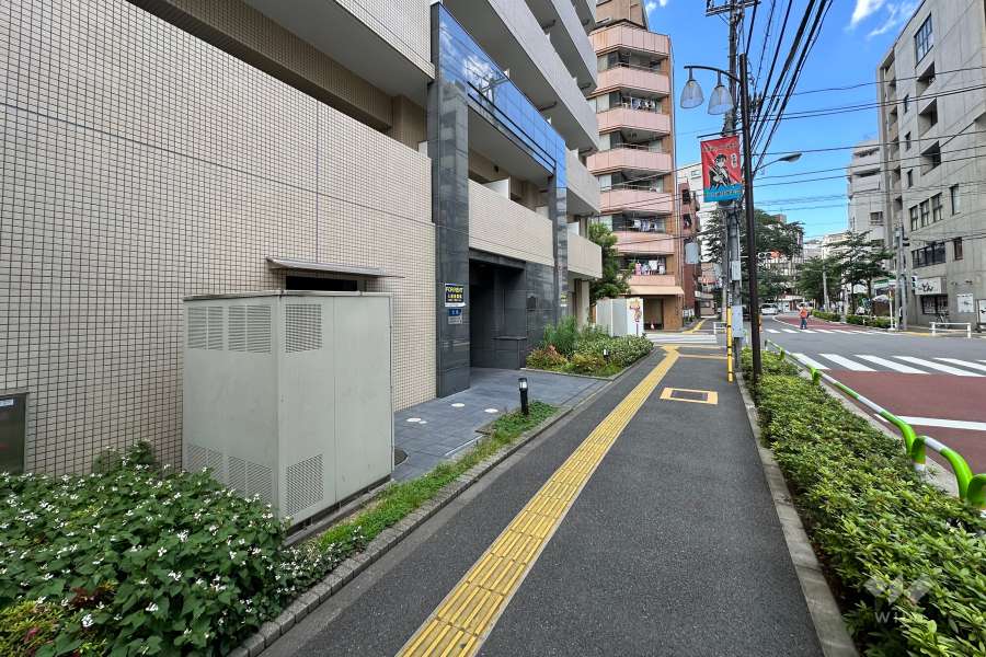 敷地東側の前面道路