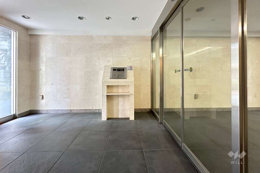 エントランスはオートロック付きです。