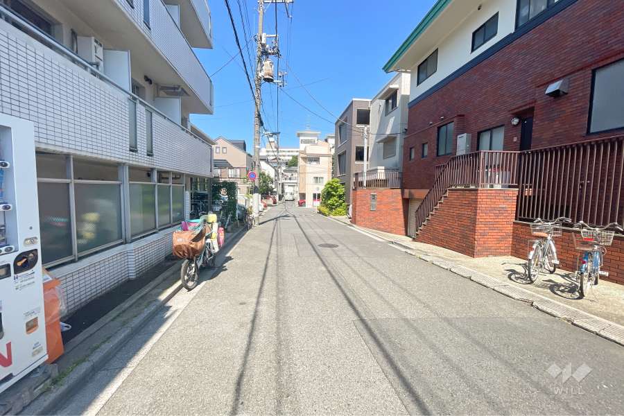 敷地南側の前面道路