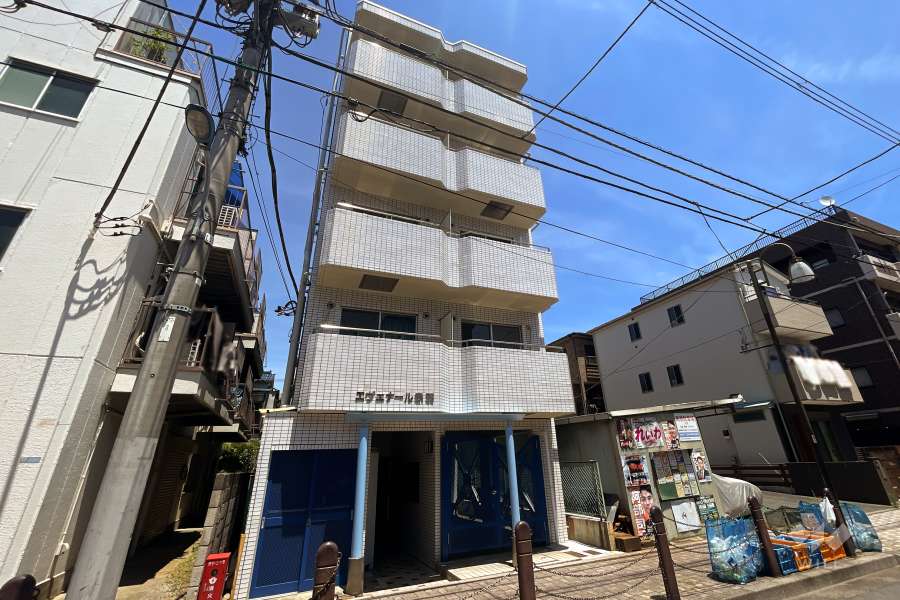 エヴェナール赤羽の外観（南西側から）
