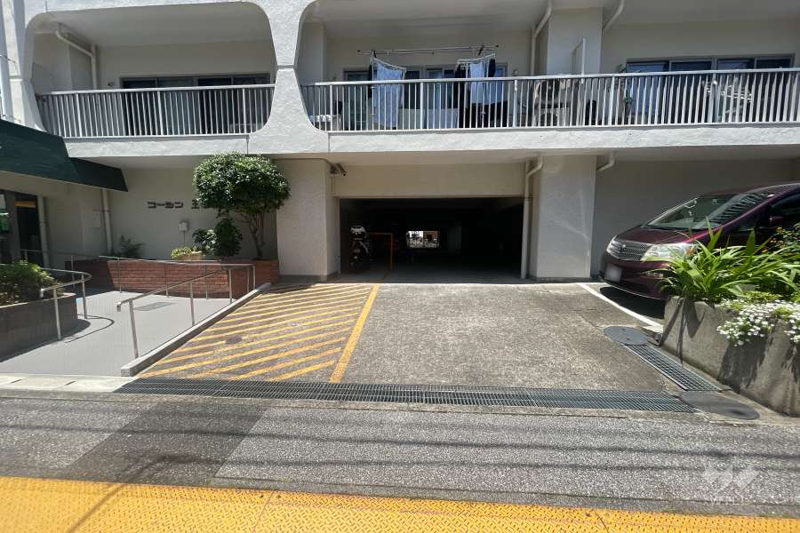 駐車場の出入り口