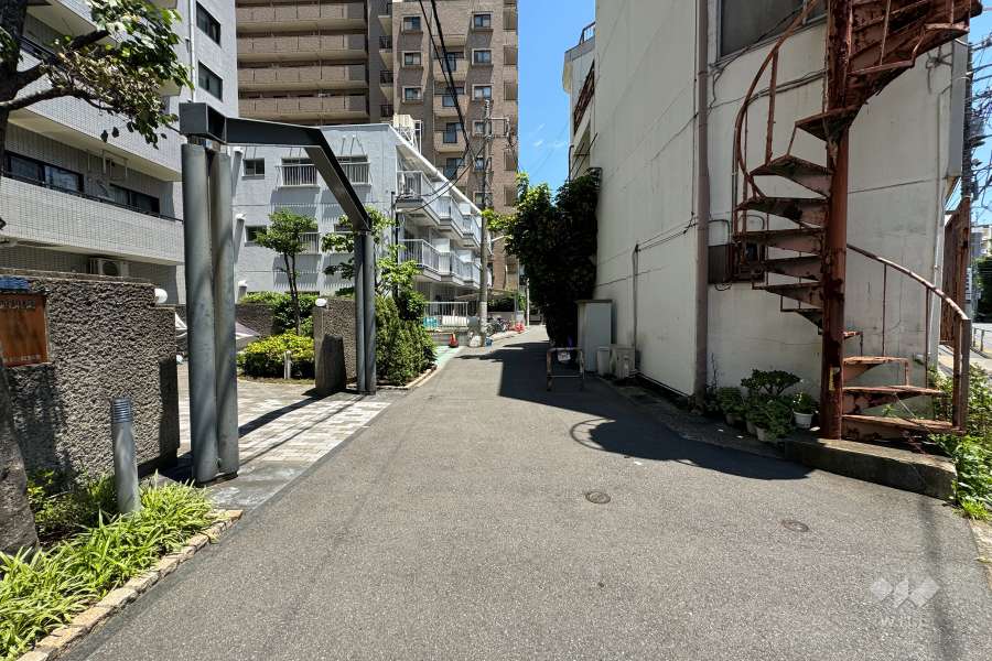 敷地南東側の前面道路