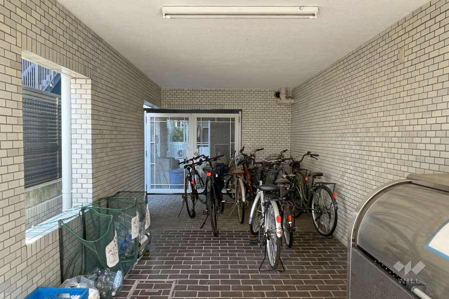 屋内に設けられた駐輪場