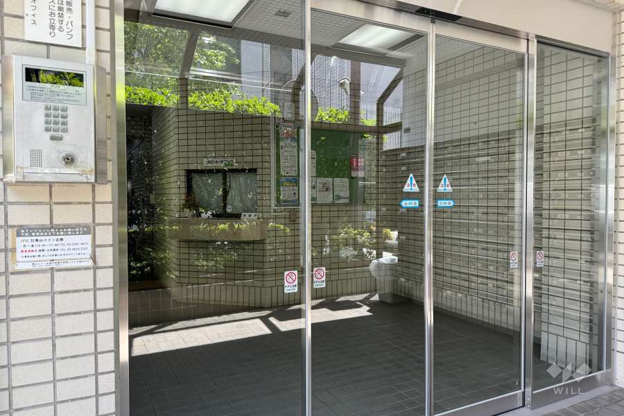 エントランスはオートロック付きです。