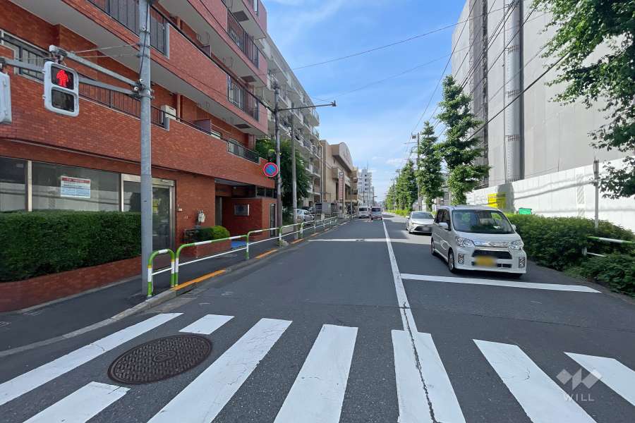 敷地北東側の前面道路