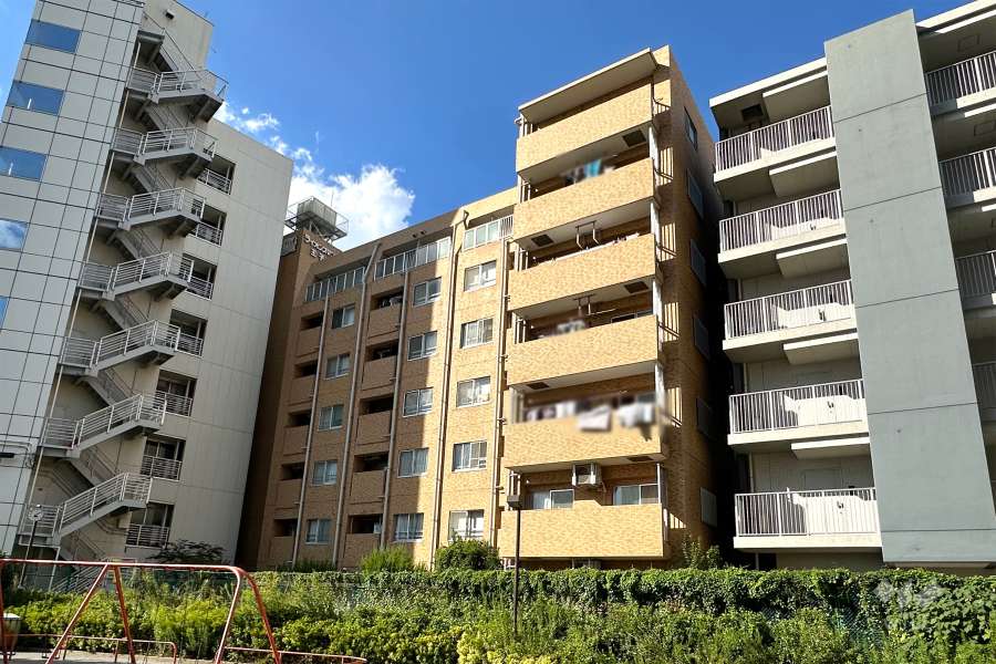 ライオンズマンション王子第５の外観（南東側から）