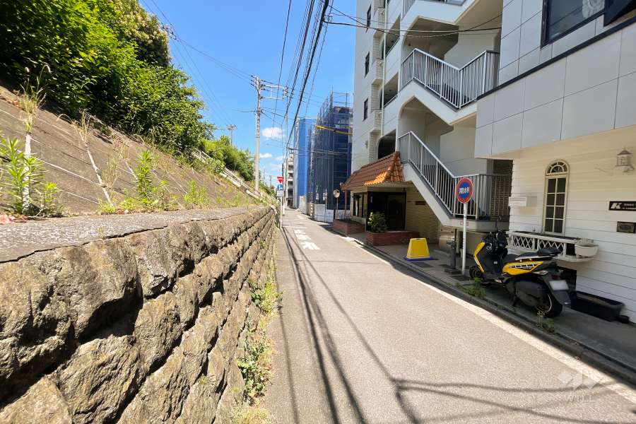 敷地北側の前面道路