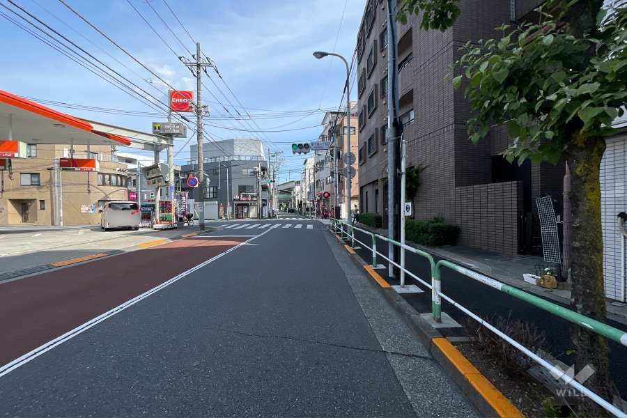 敷地の東側前面道路（北側から）