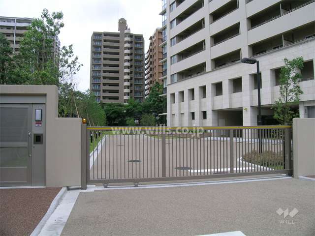 駐車場入り口にはゲートが付いています。