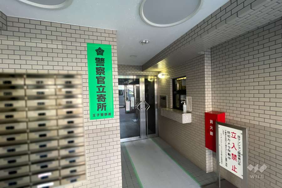 エントランスはオートロック付きです。