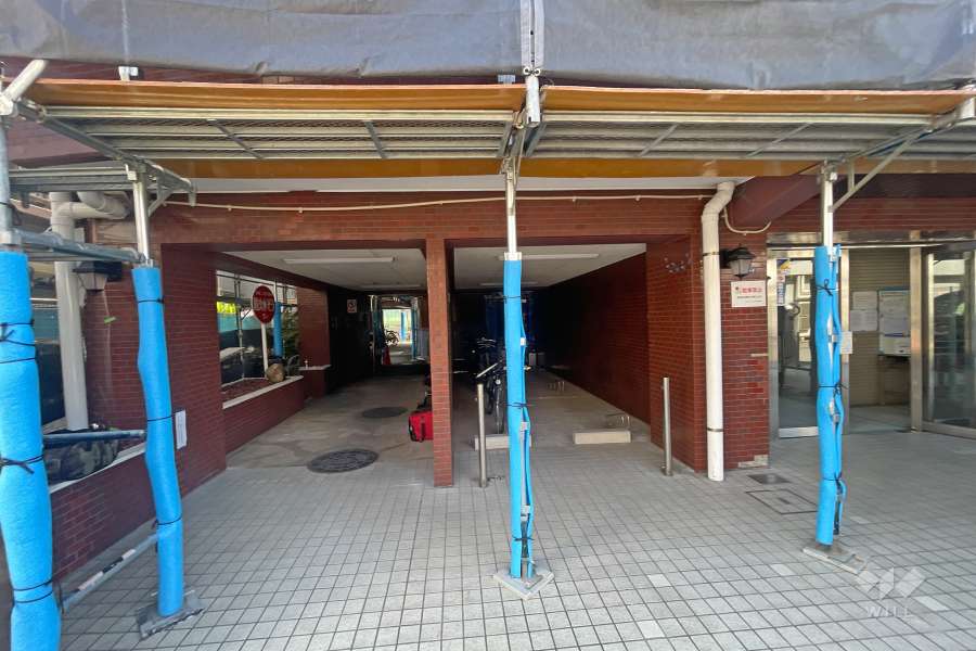 敷地内駐車場（屋外平面式）※2024年12月現在、大規模修繕工事中