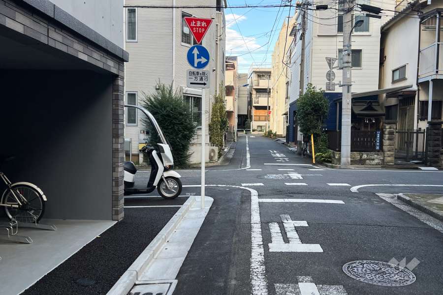敷地南東側の前面道路