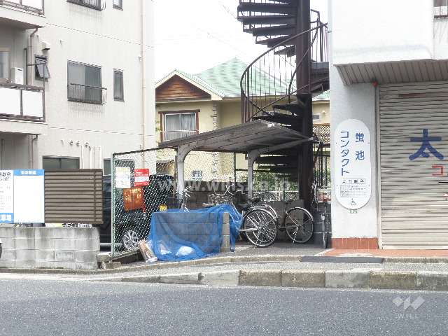 駐輪場とごみ置き場