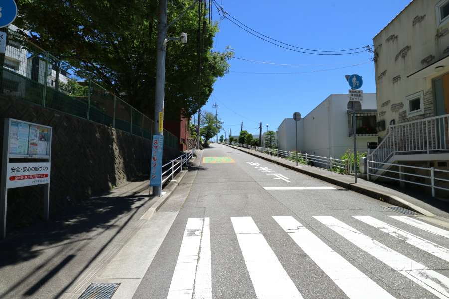 敷地南側の前面道路