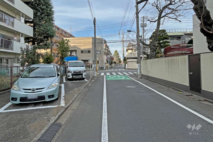 敷地の東側前面道路（南側から）