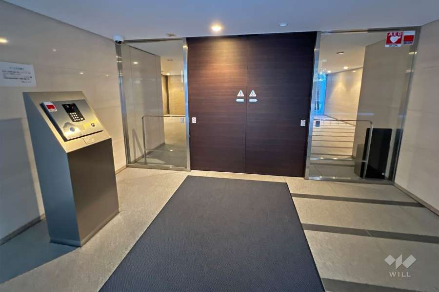 エントランスはオートロック付きです。