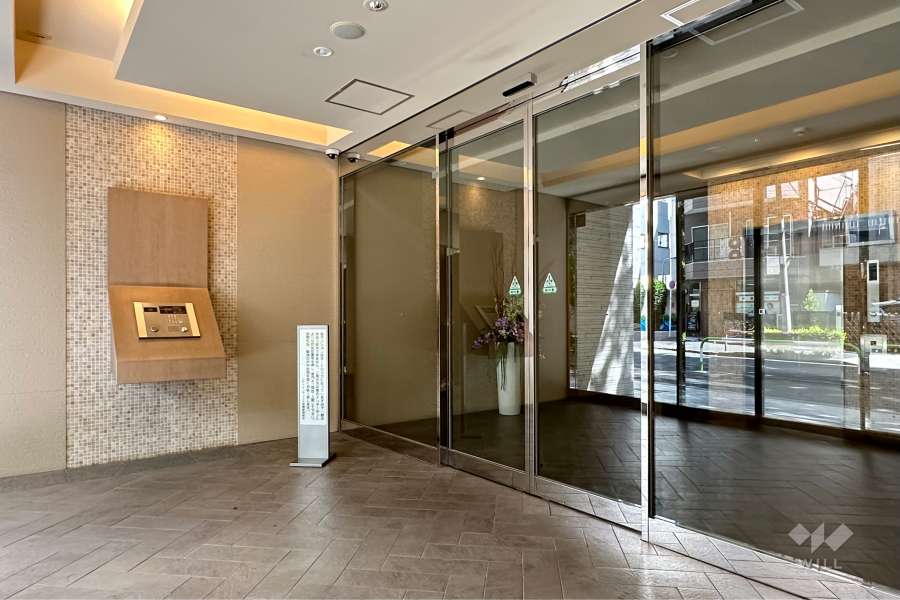 エントランスはオートロック付きです。