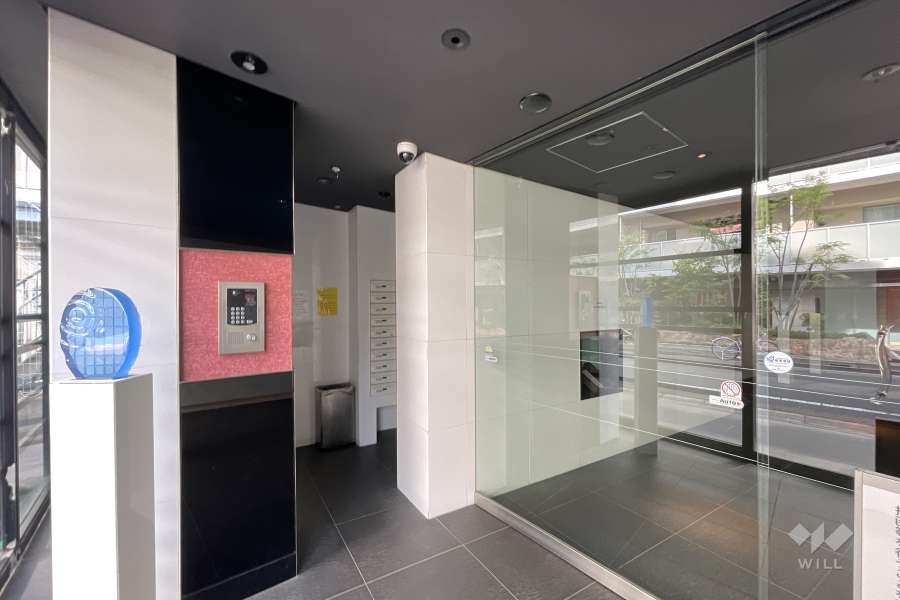 エントランスはオートロック付きです。