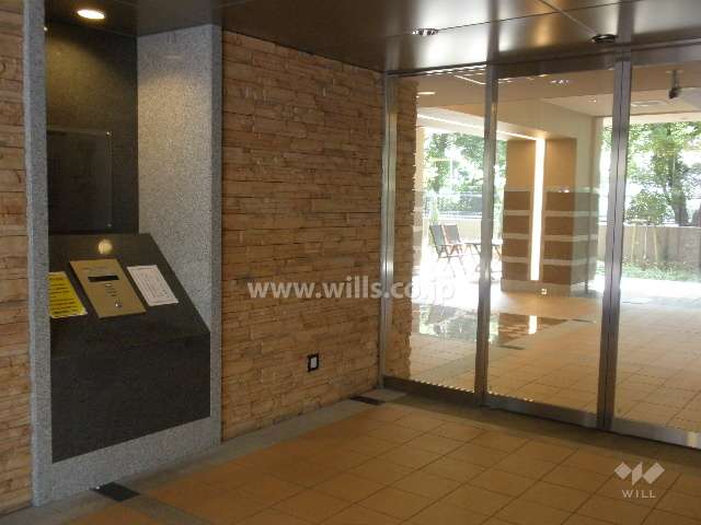 エントランスはオートロック付きです。