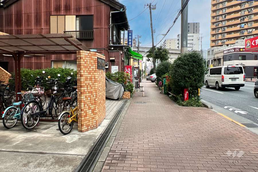 敷地北東側の前面道路