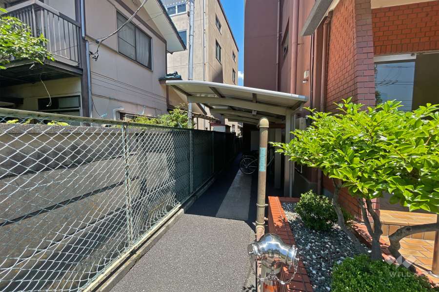 駐輪場（ルーフ付き）