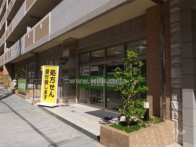 1階には店舗が入っています。